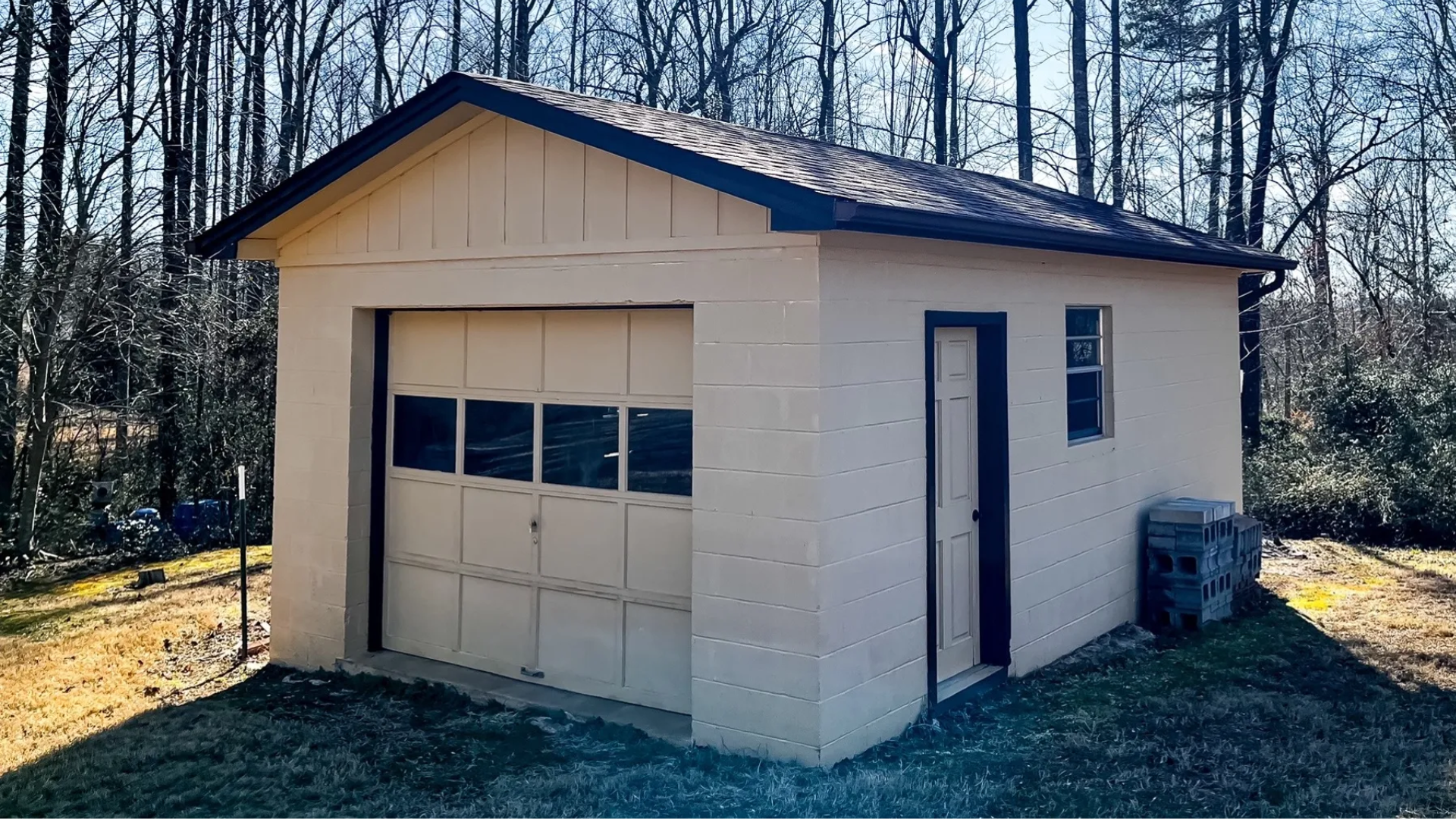 Bright clean detached garage